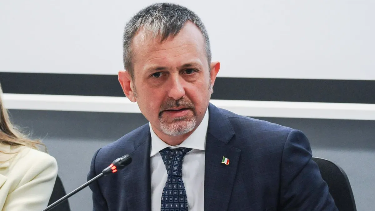 Il Pd sul rinvio a giudizio di Delmastro: "Gli esponenti di Fdi non hanno senso delle istituzioni"