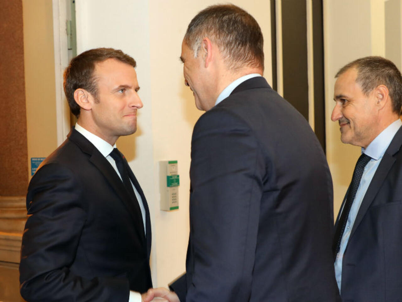 Macron sulla Corsica: "Nessun tabù sull'autonomia ma no all'indipendenza"