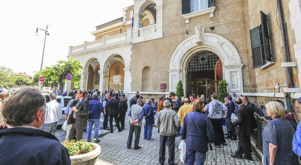 Foibe, un convegno finisce in rissa: tre di Casapound mandano all'ospedale un militante di sinistra