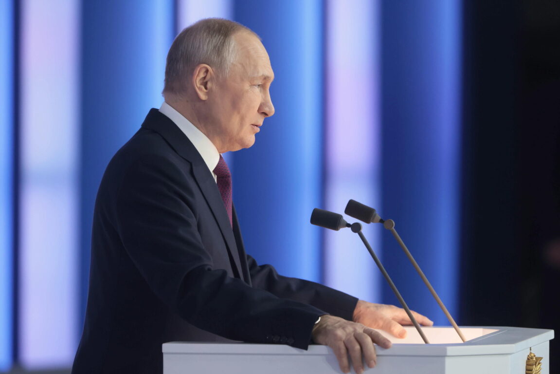 Russian President Vladimir Putin addresses Federal Assembly Ucraina, Putin racconta ai russi una favola: "L'Occidente ha iniziato la guerra, noi ci siamo difesi"
