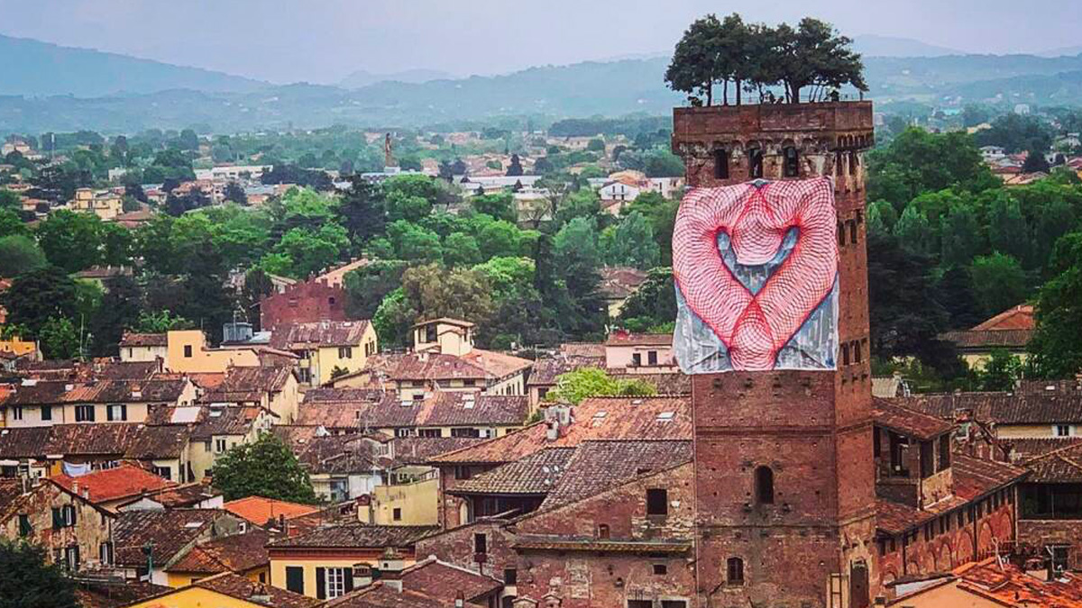 Un uomo precipita dalla Torre Guinigi a Lucca e muore: si sospetta il suicidio
