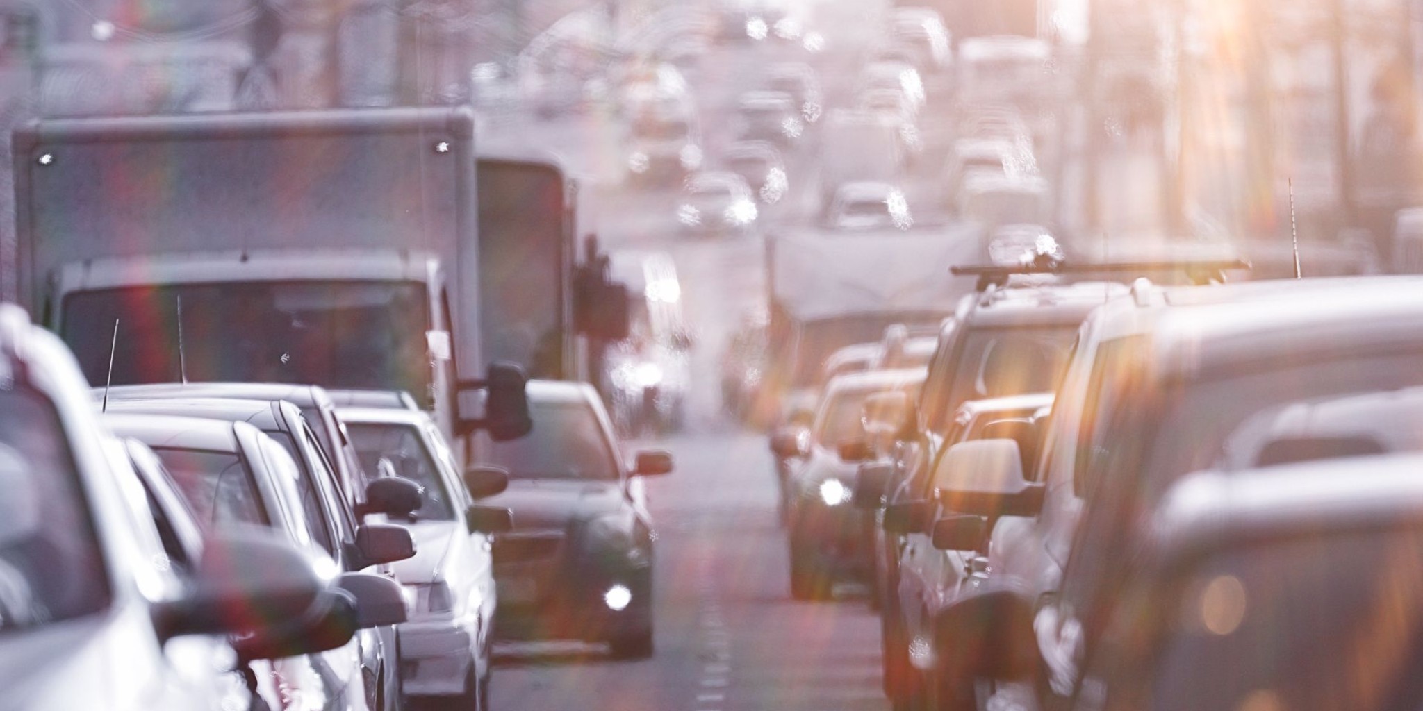 Ue, stretta sui veicoli inquinanti: -45% di emissioni entro il 2030, ecco la proposta