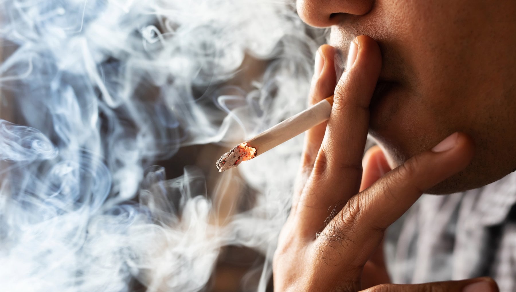 Fumo, verso il divieto (quasi) totale anche all'aperto: le regole della nuova legge