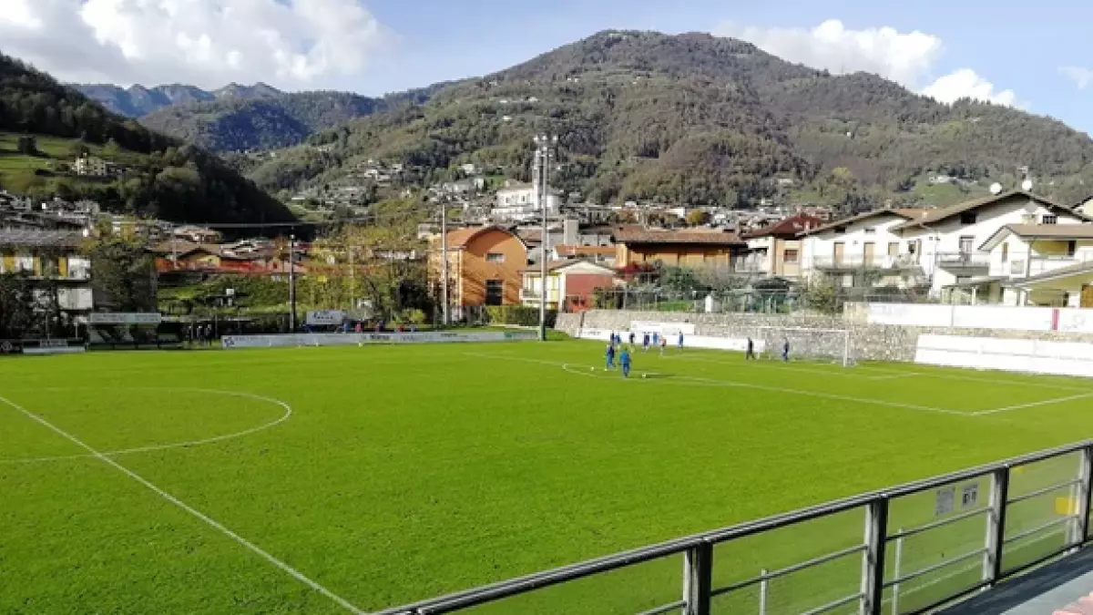 Calciatore di 17 anni rompe il naso all'arbitro, 5 anni di squalifica: "E' un insegnamento"