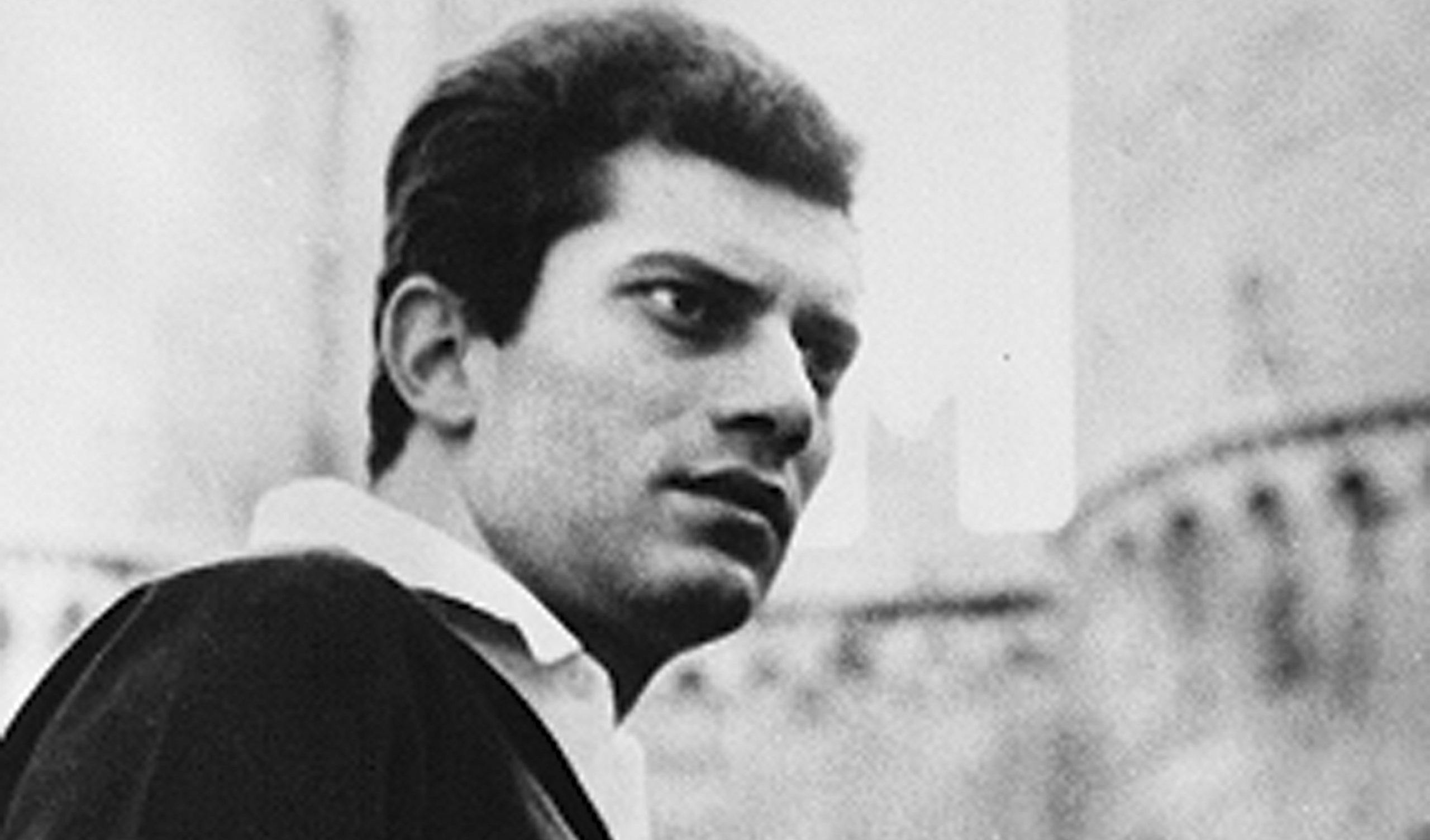 Luigi Tenco, vita e morte di un cantautore contro