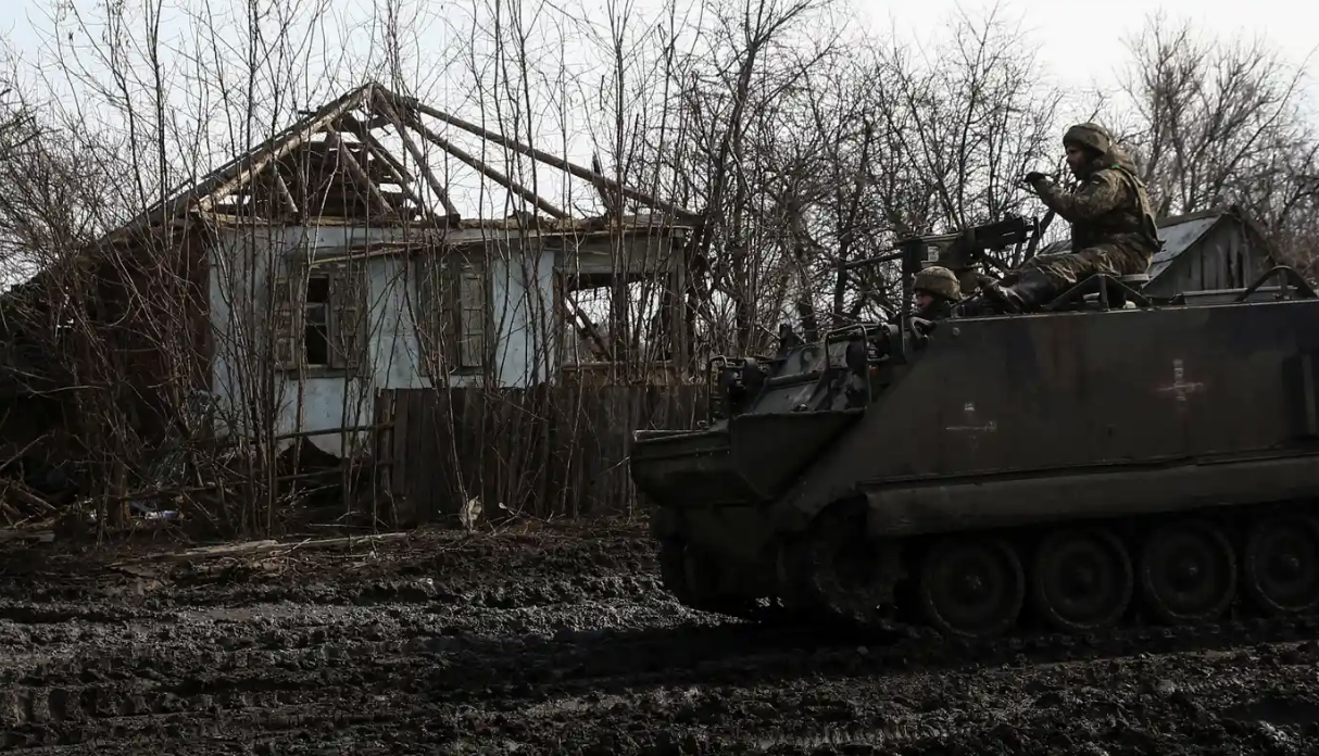Kiev: "Civili ucraini catturati dai russi sono costretti a scavare trincee"