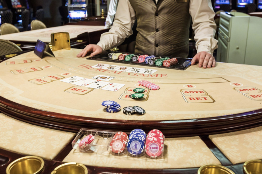 La psicologia del blackjack: cosa spinge i giocatori a tornare?