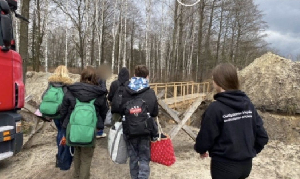 I russi restituiscono 15 bambini ucraini deportati dopo l'invasione