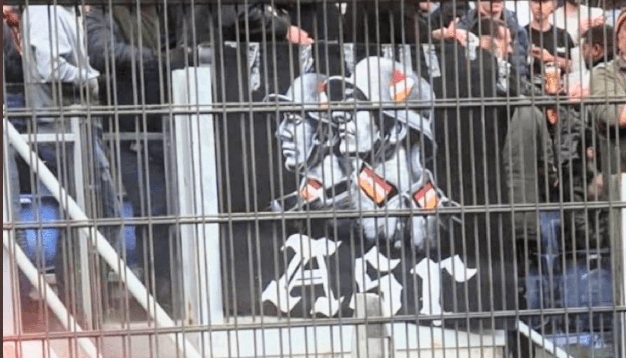 Daspo di 5 anni al tifoso della Roma che aveva esposto al derby uno striscione filo-nazista