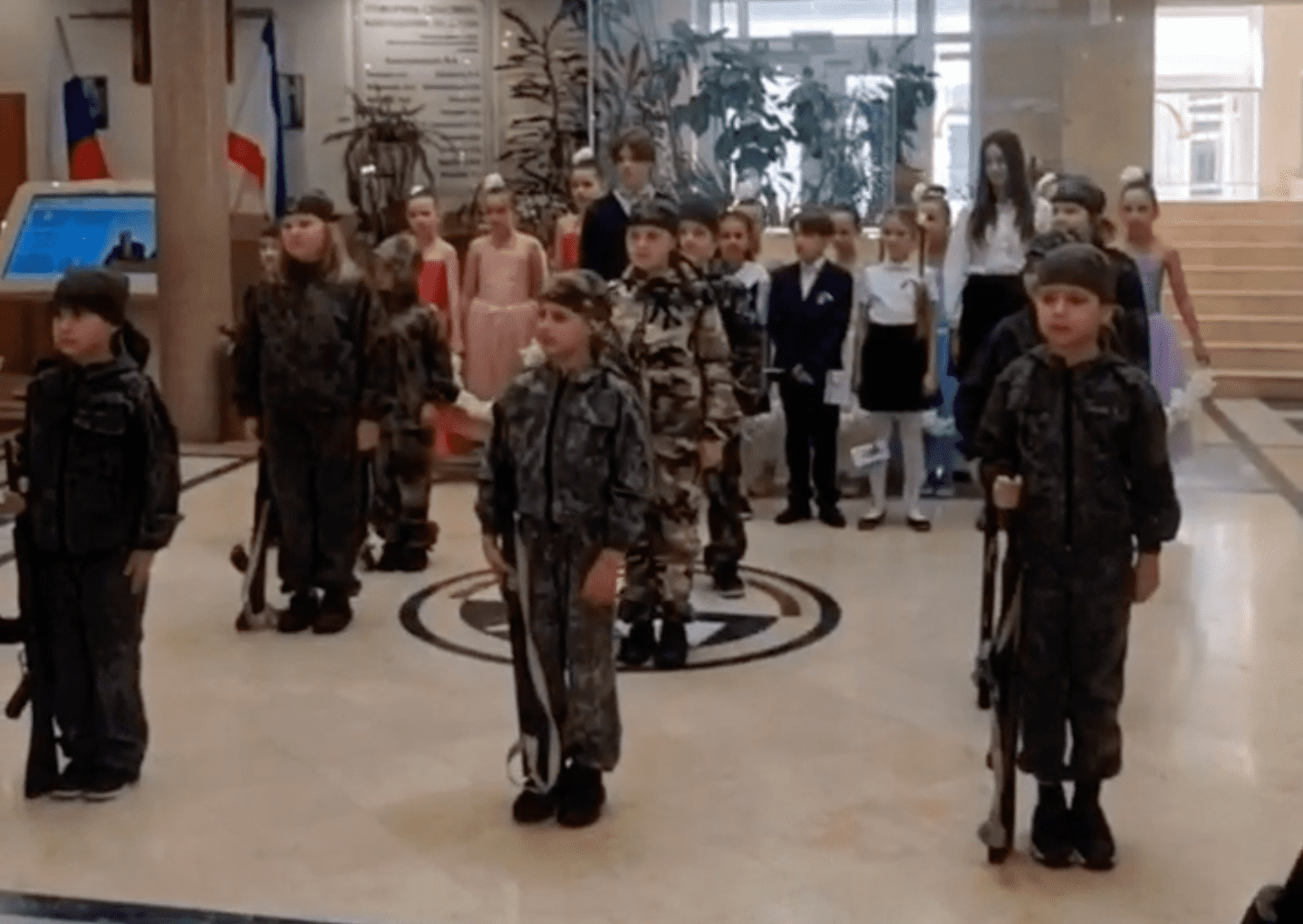 La deputata russa: "Coinvolgere i bambini nella produzione militare anche senza il consenso dei genitori"