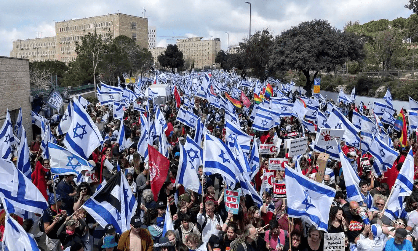 Israele: la rivoluzione democratica inchioda il governo dei "golpisti"