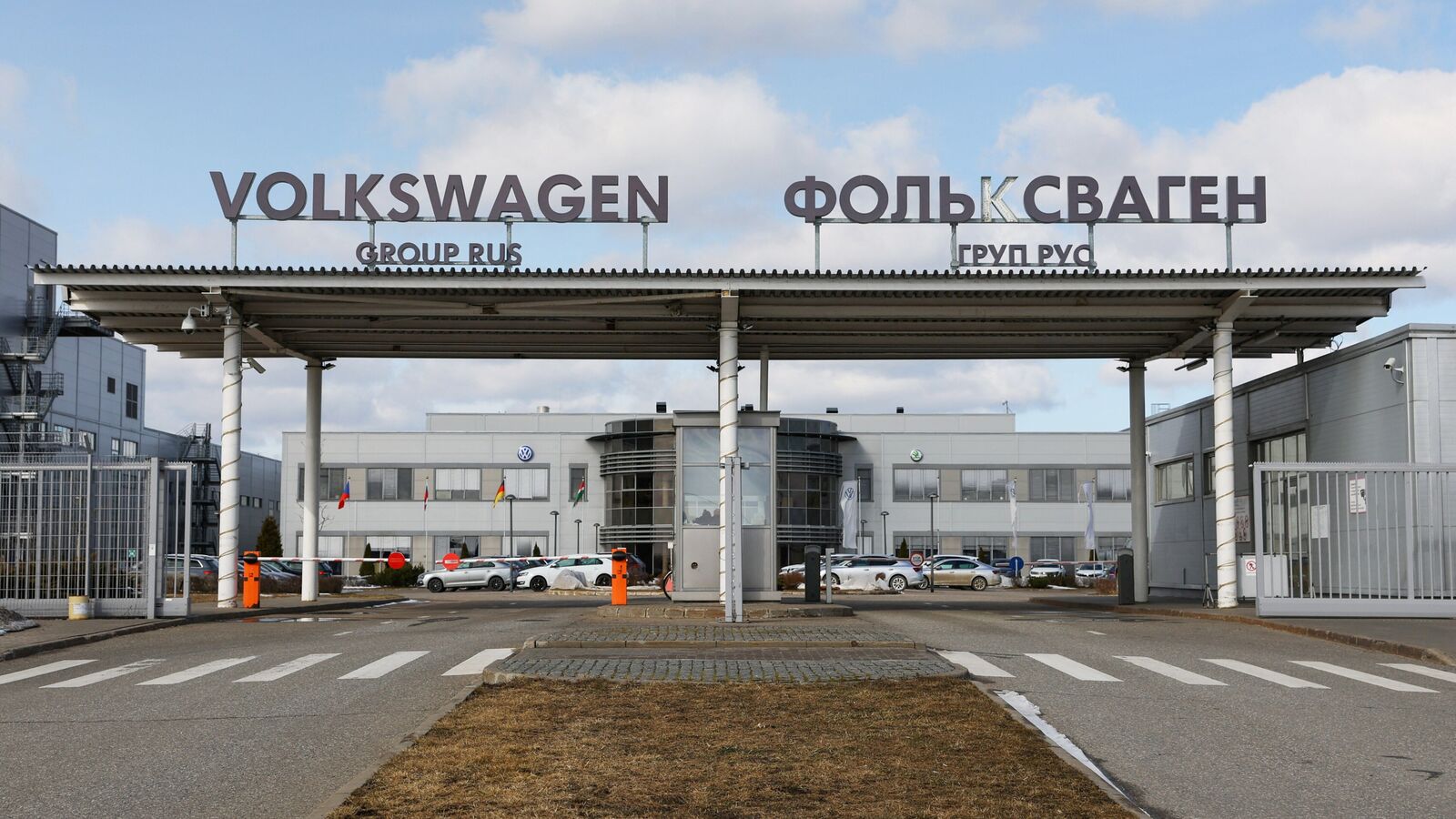Mosca, un tribunale ha congelato tutti i beni di Volkswagen in Russia