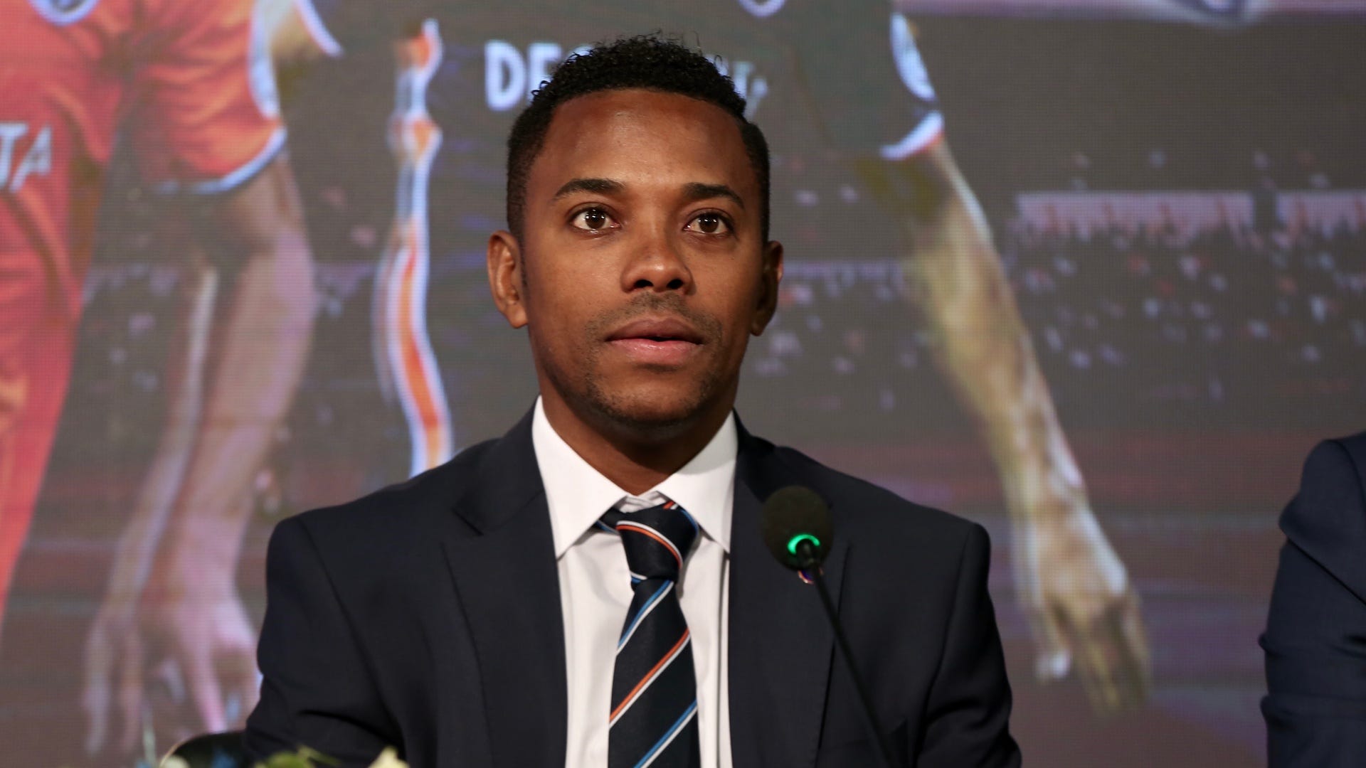 Robinho dovrà scontare la condanna a nove anni per stupro in Brasile