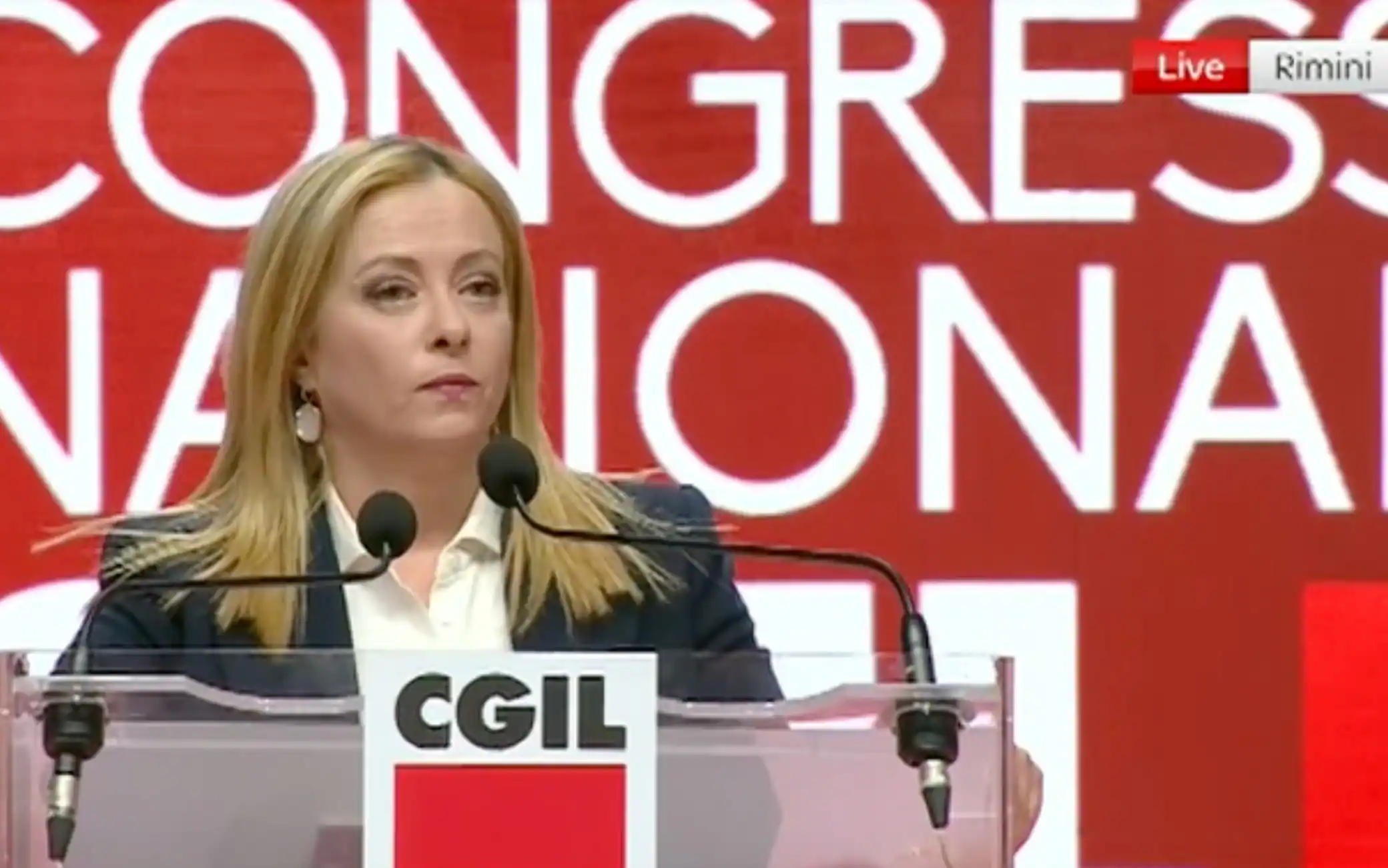 Giorgia Meloni contestata al congresso della Cgil: "Bella Ciao" e fischi, ecco il video