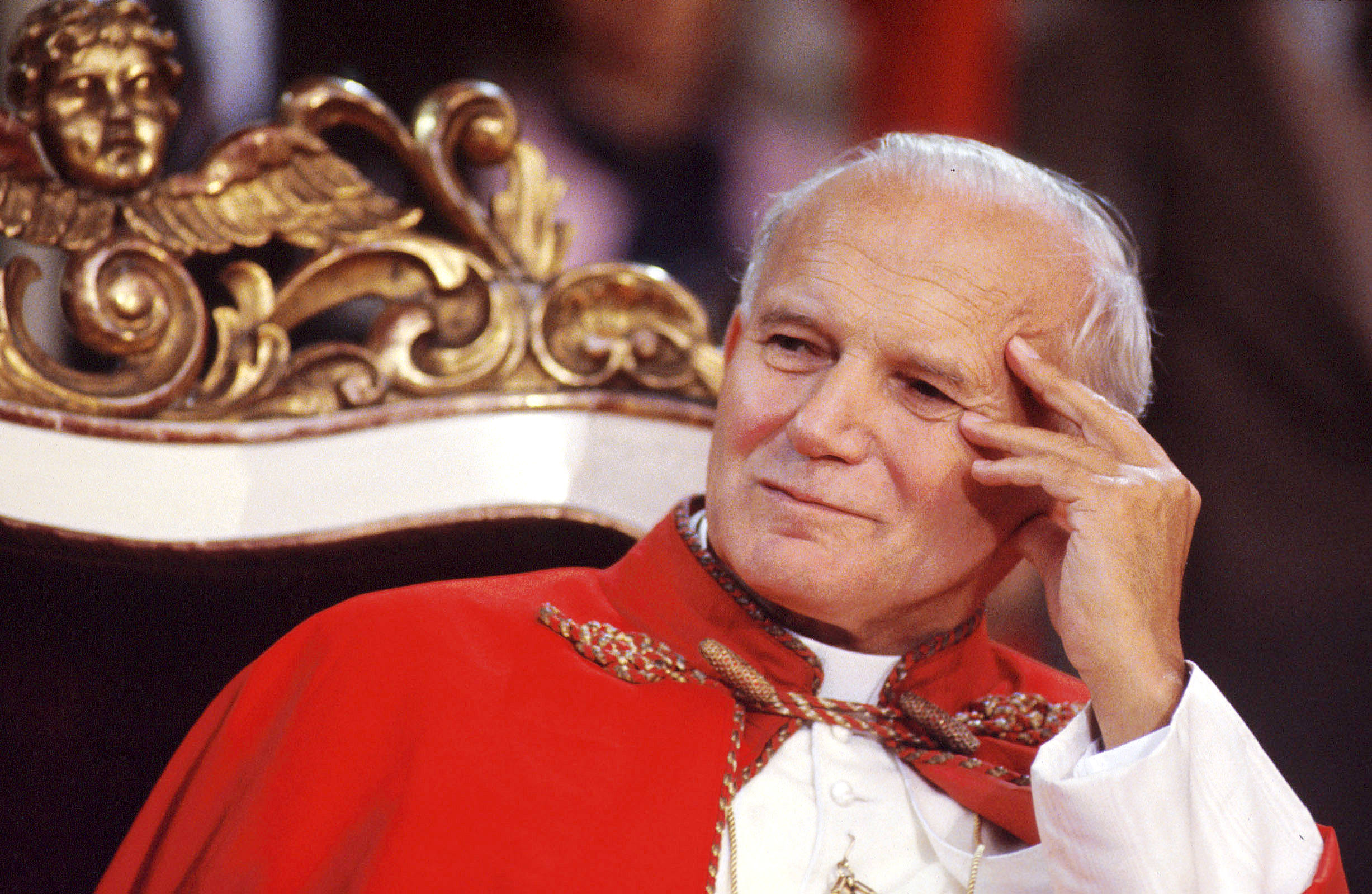 Giovanni Paolo II nascose abusi su bambini quando era arcivescovo: l'inchiesta della tv polacca