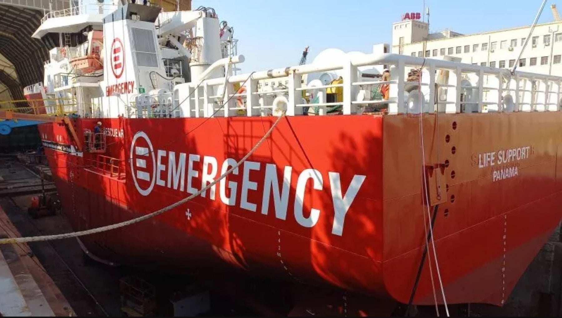 Life Support di Emergency salva 105 persone in mare: assegnato il porto di Brindisi
