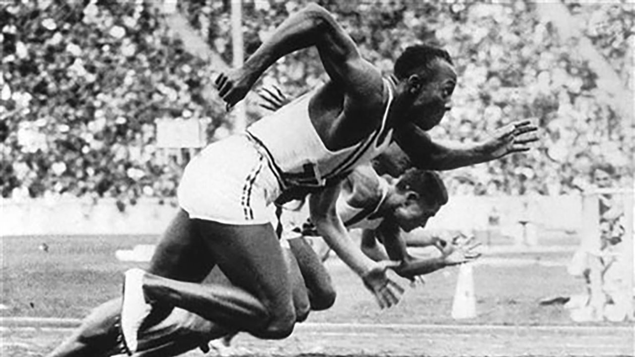 Jesse Owens, la leggenda dell'atletica che ha sconfitto Hitler