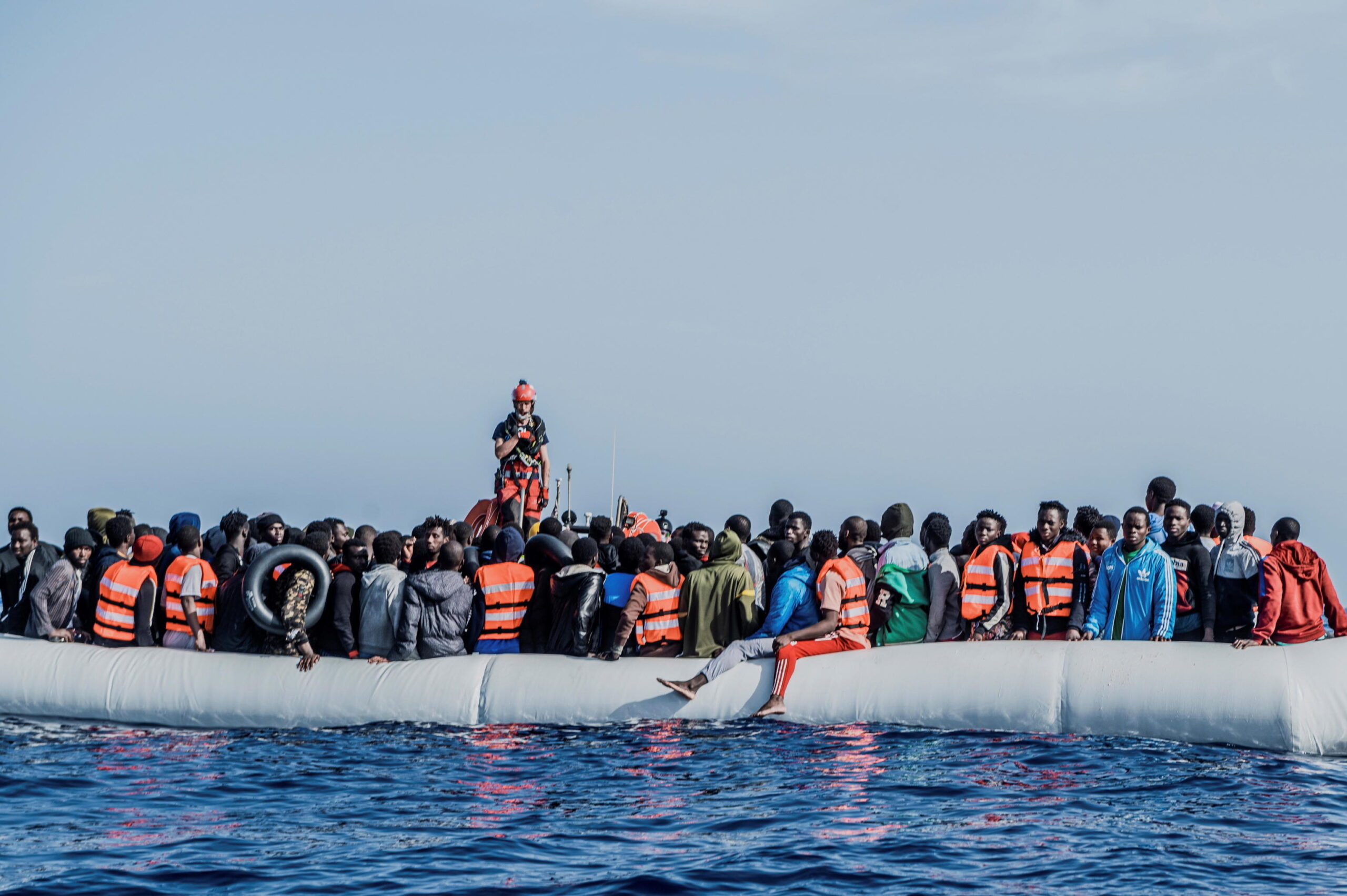 Lampedusa, sbarcano 36 persone nella notte: nel mare di Malta, 400 migranti in pericolo