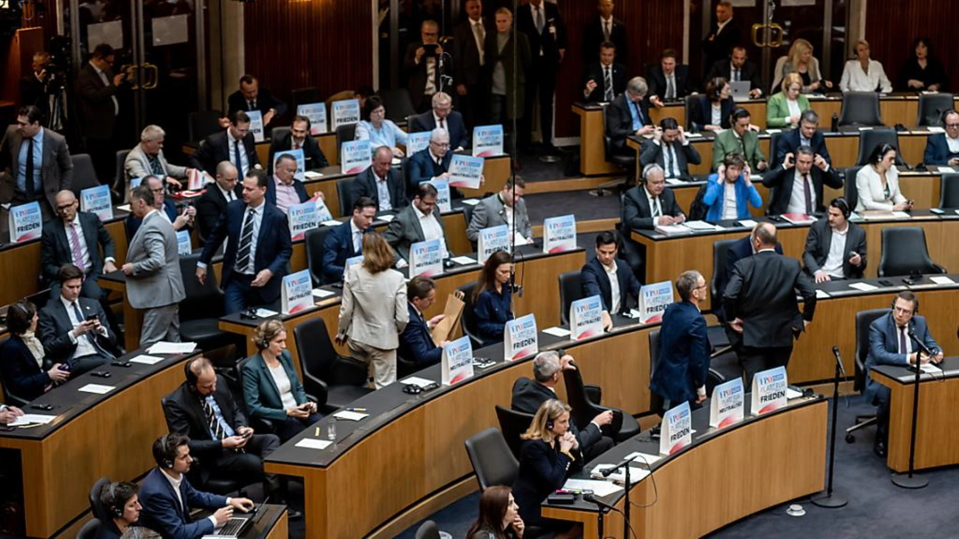 Austria, l'estrema destra e i socialdemocratici lasciano l'aula durante il discorso di Zelensky