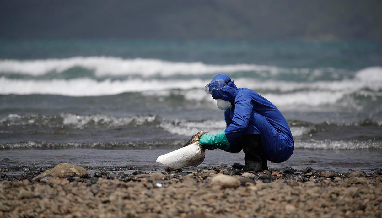 Regno Unito, 200 barili di petrolio in mare: è stato di emergenza e disastro ambientale