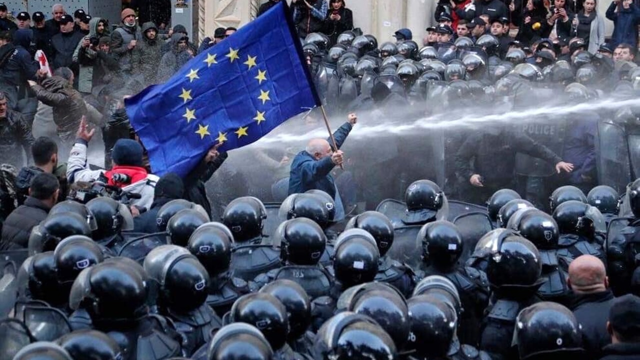 Georgia, dopo le proteste europeiste ritirata la legge sugli agenti stranieri