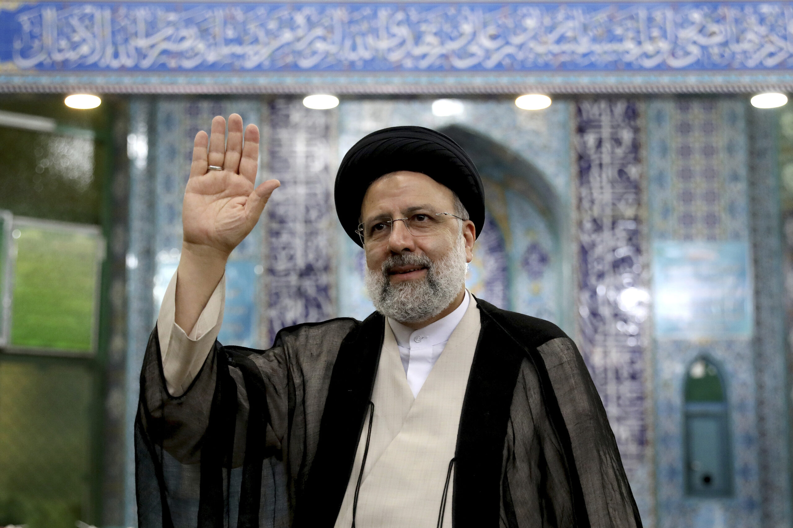 Il presidente iraniano Raisi: "L'avvelenamento delle studentesse è un complotto contro di noi"