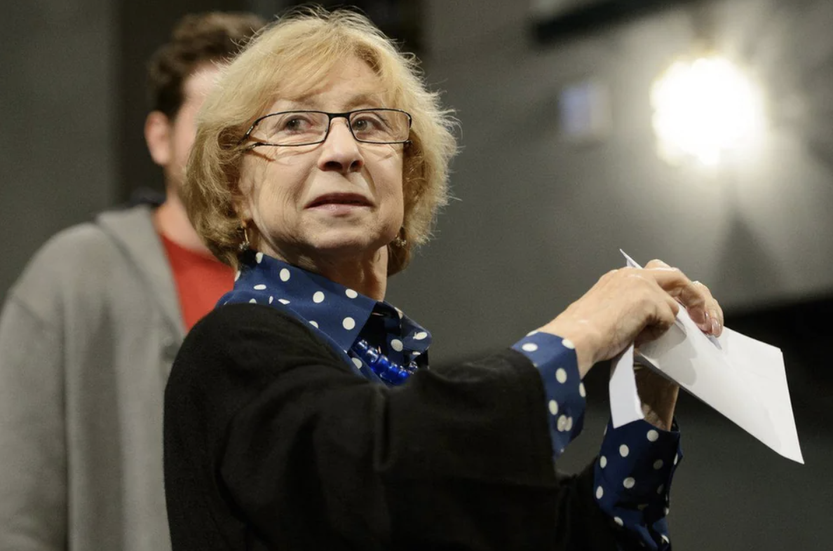 Un delatore denuncia la decana delle attrici sovietiche: "Critica la guerra di Putin, arrestatela"