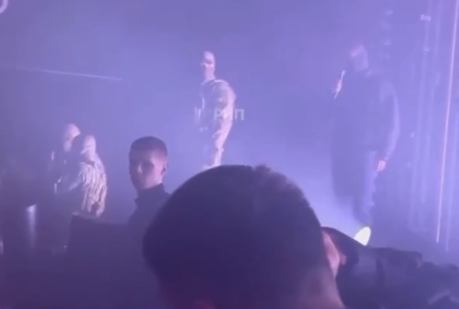 San Pietroburgo: il rapper canta un brano contro la guerra e la polizia interrompe il concerto