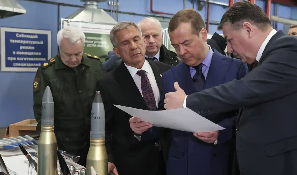 Medvedev minaccia lo stop all'accordo del grano se il G7 vieterà esportazioni verso la Russia