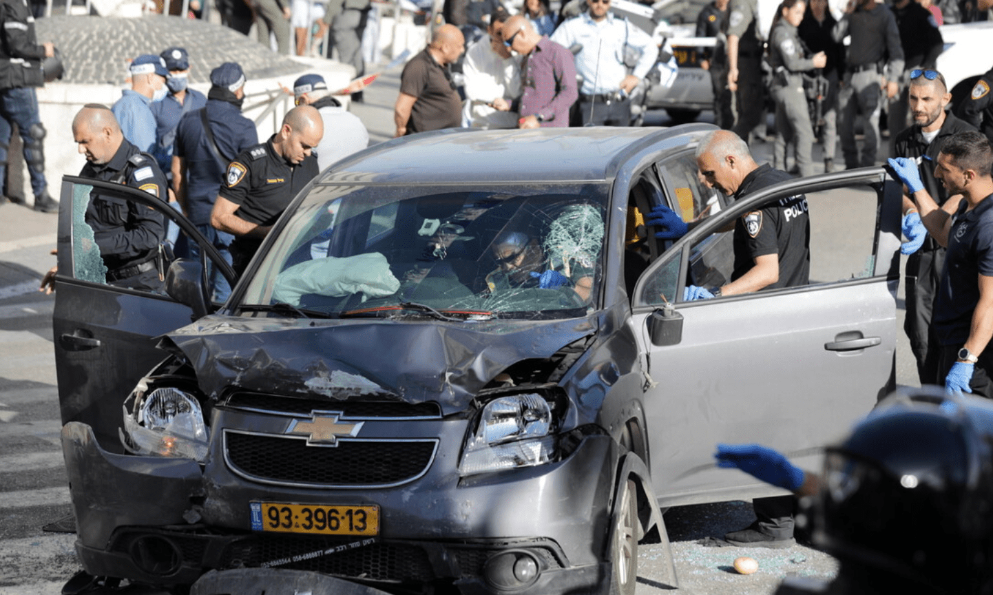 A Gerusalemme 8 feriti per un'auto sulla folla, ucciso il conducente: per la polizia è terrorismo