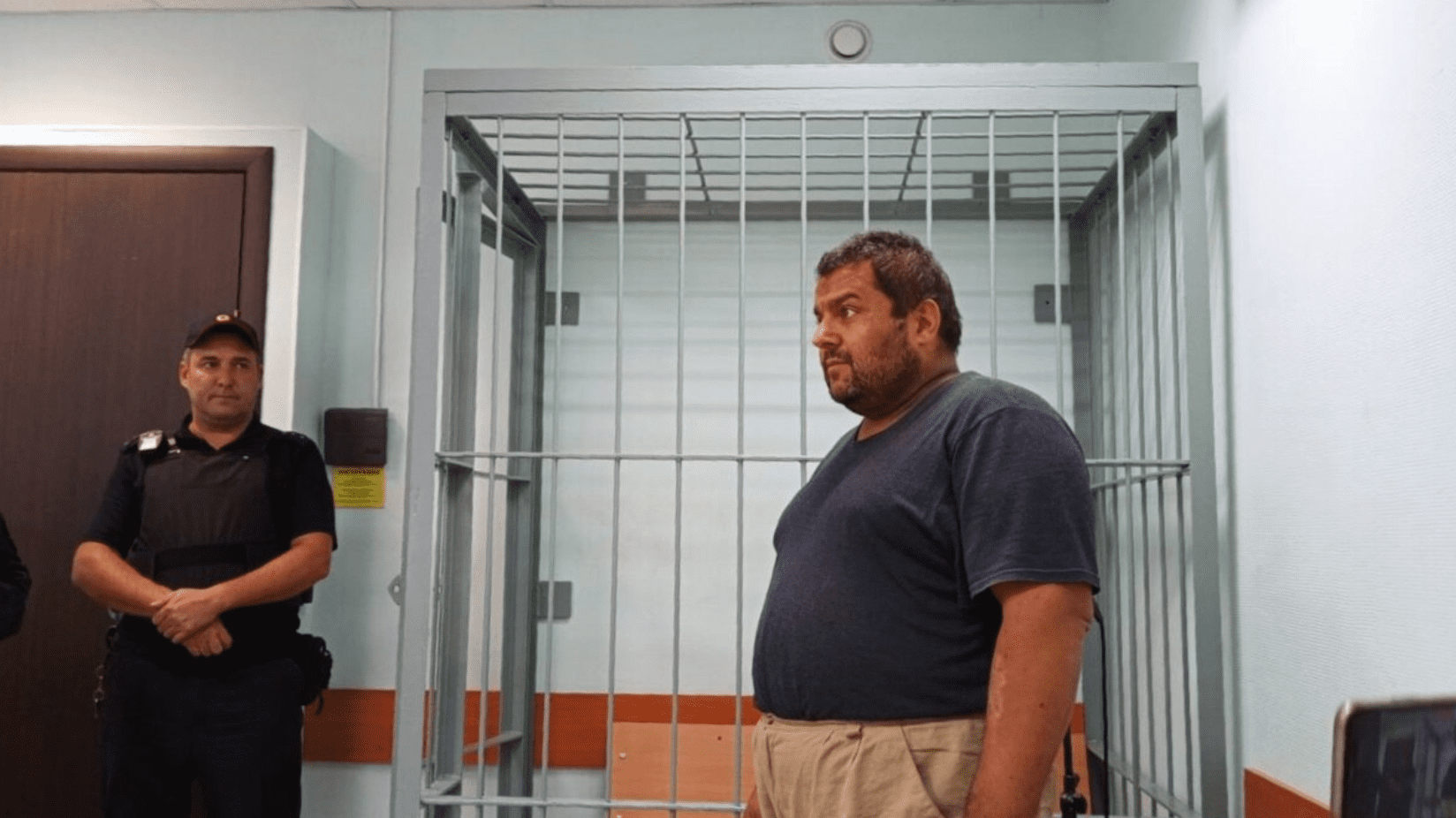 Alla sbarra per aver rilanciato in rete notizie sgradite a Putin: rischia 10 anni