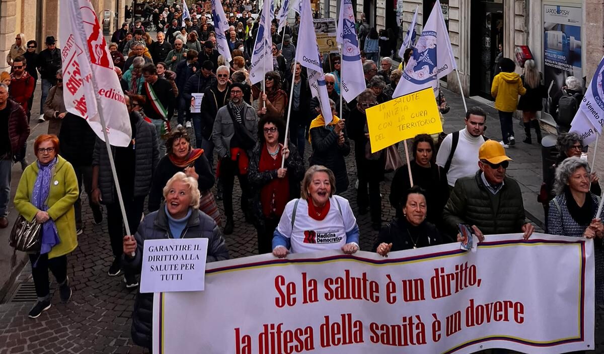 A Vicenza migliaia in piazza a difesa del sistema sanitario nazionale