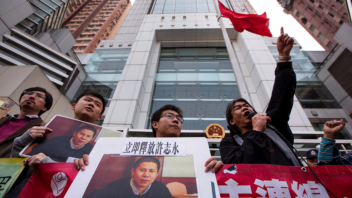 Cina, due avvocati dissidenti condannati a 14 e 12 anni di prigione: fanno parte del Movimento dei nuovi cittadini