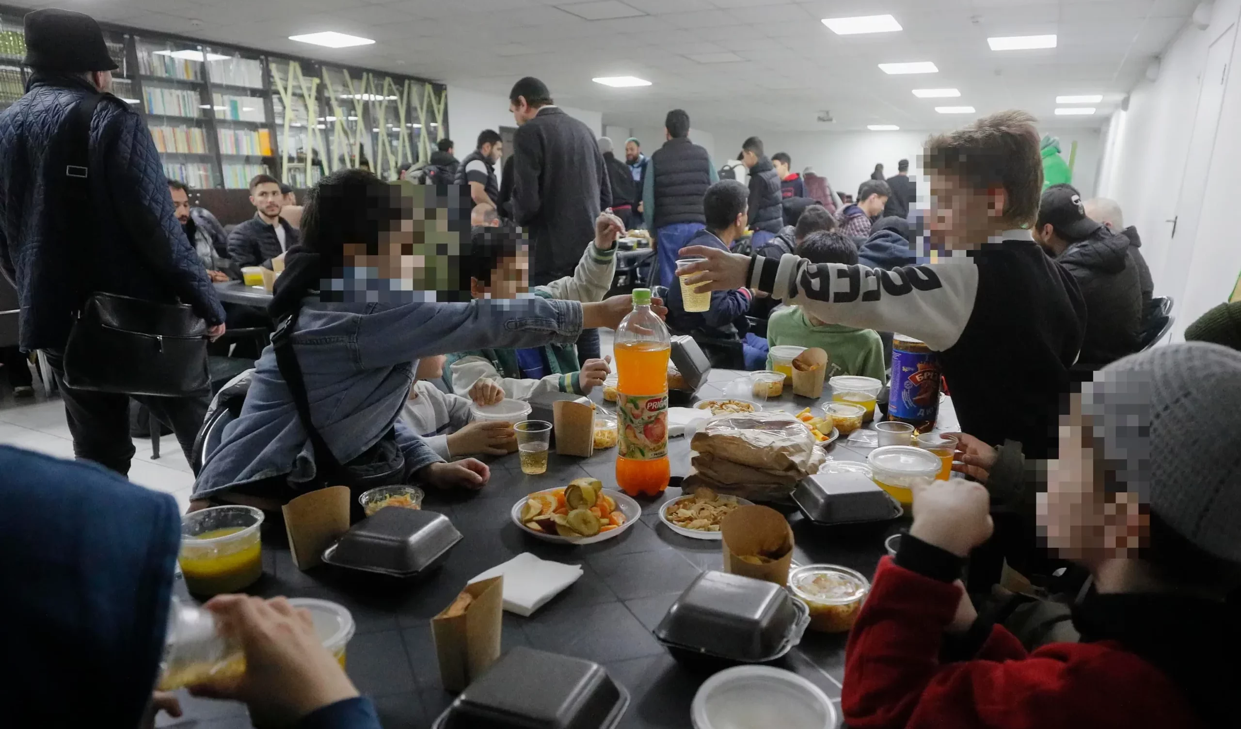 Kiev accusa: "Per rapire i bambini i russi uccidono anche i genitori"