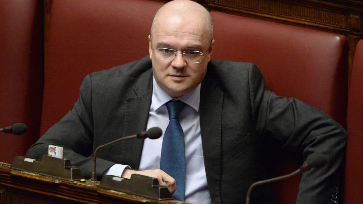 Enrico Borghi passa a Italia Viva: ora Renzi può formare un gruppo autonomo al Senato...