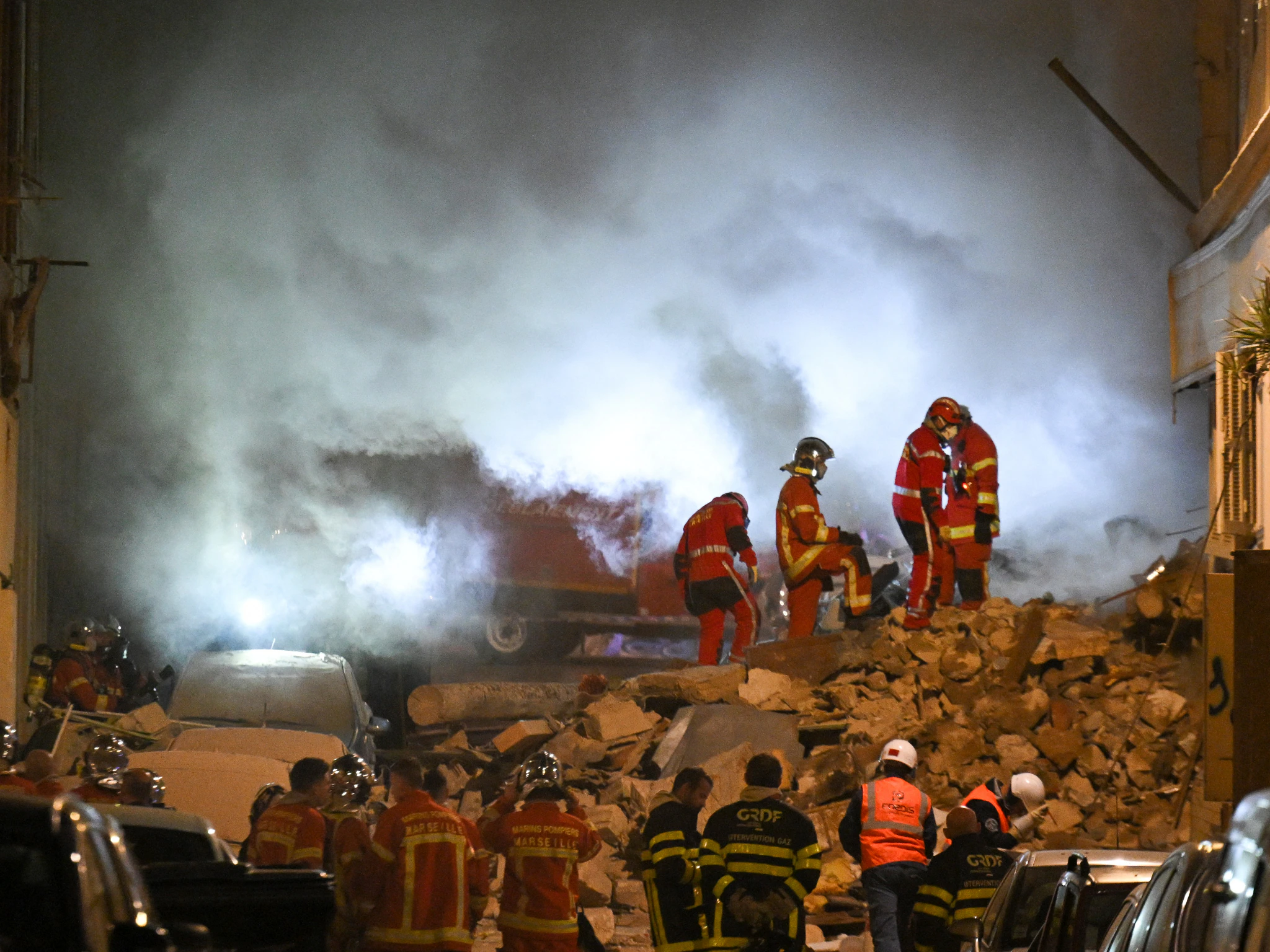 Marsiglia, tre corpi estratti dalle macerie del condominio crollato: sono cinque i dispersi