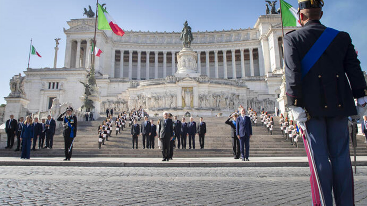 25 Aprile, Mattarella all'Altare della Patria: con lui anche Meloni e La Russa