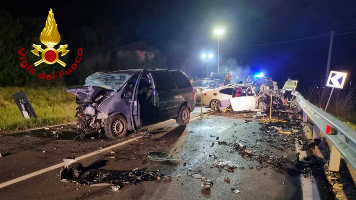 Frontale a Nizza Monferrato, morti i 4 giovani passeggeri delle due auto