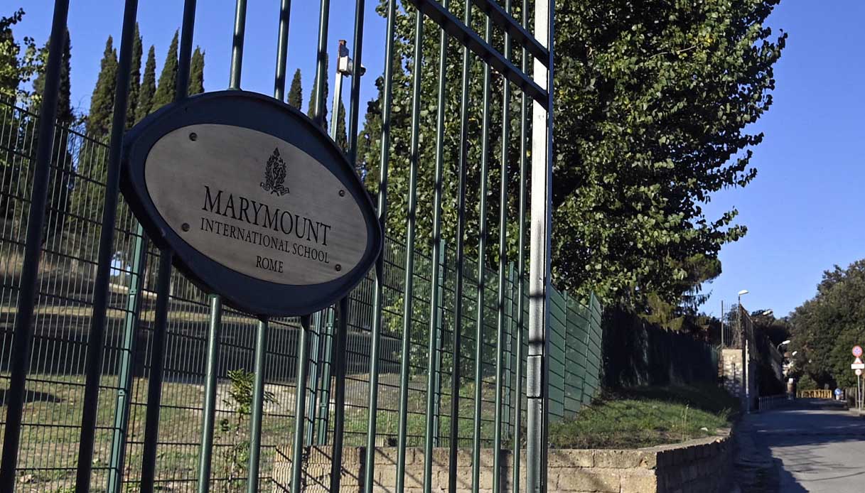 Allarme bomba alla scuola Marymount di Roma: "Pagate o facciamo saltare tutto"