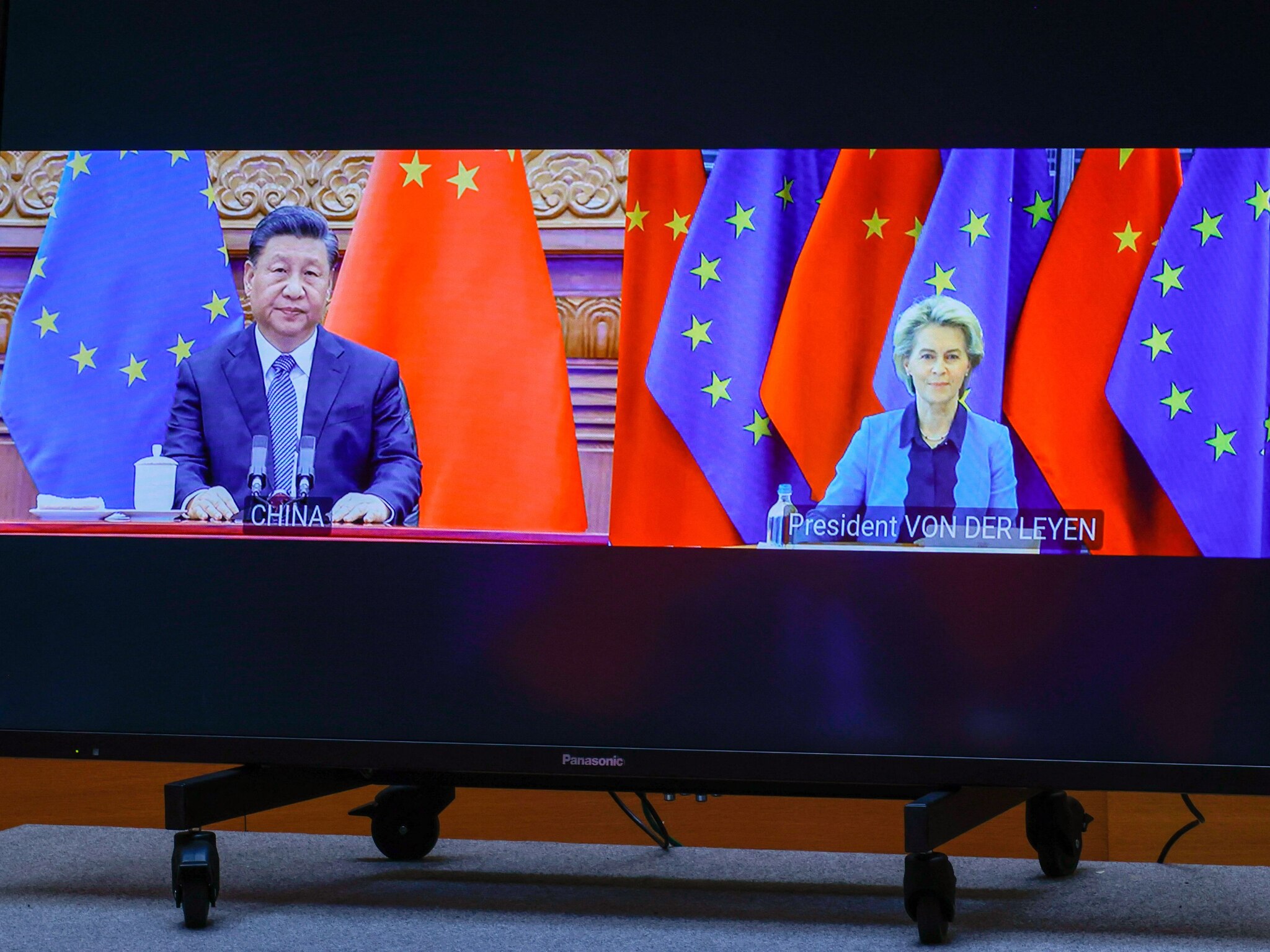 Von der Leyen: "La Ue non può sganciarsi dalla Cina, cooperiamo per difendere il mondo"