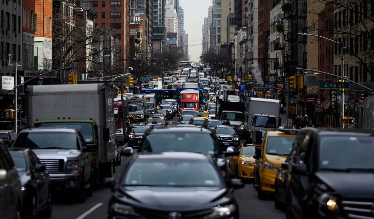 New York tassa il traffico: 23 dollari al giorno per scoraggiare l'uso dell'auto privata