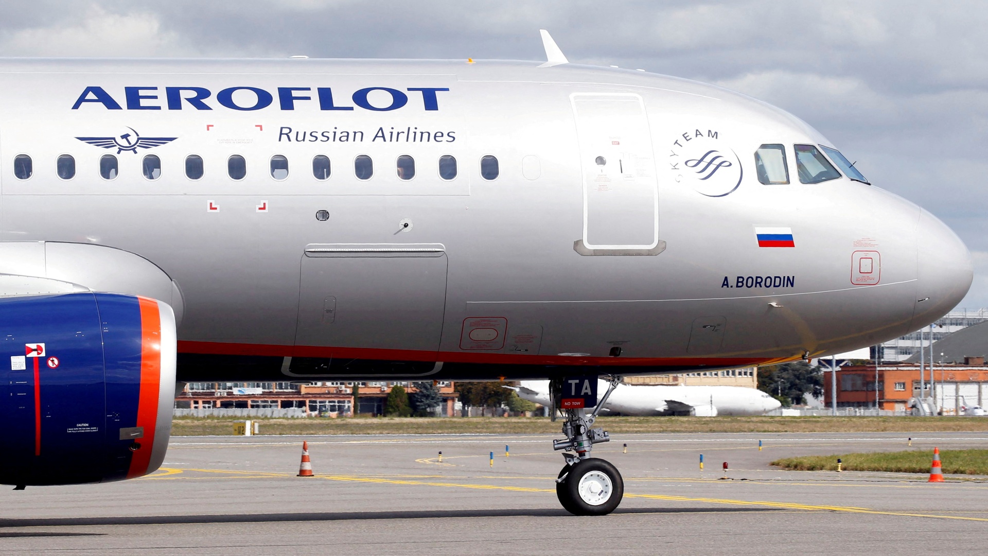 Aeroflot al collasso taglia la manutenzione:  a bordo nemmeno l'ossigeno per le emergenze