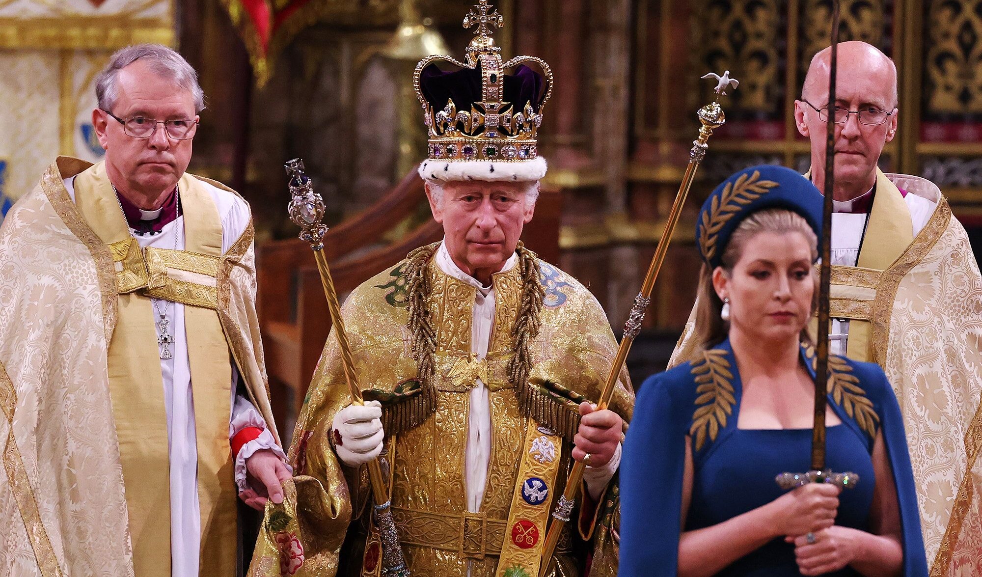 Carlo III: il popolo, i simboli e l'anacronismo di un'incoronazione