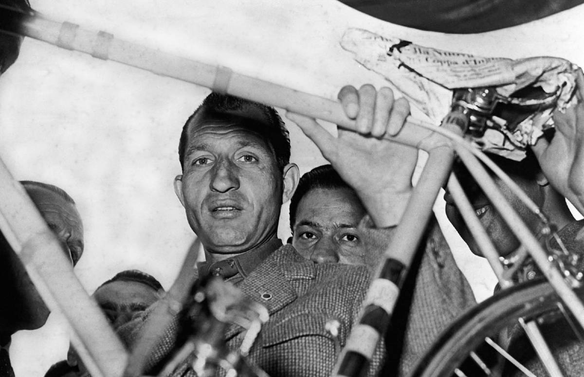 Gino Bartali, il ciclista intramontabile che fu giusto tra i giusti