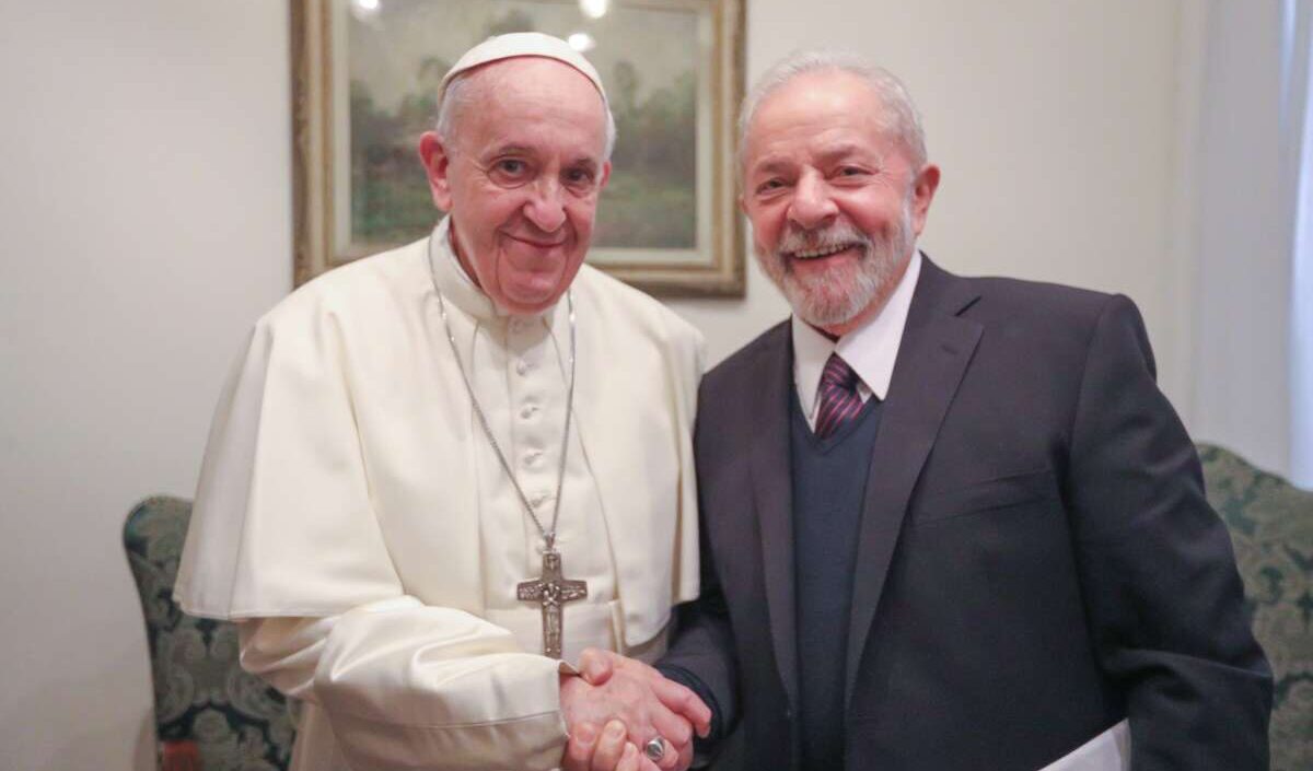 Lula loda il Papa per i suoi sforzi per la pace in Ucraina e lo invita in Brasile