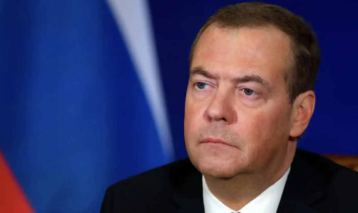 Medvedev propone di sospendere le relazioni diplomatiche con Helsinki e Londra