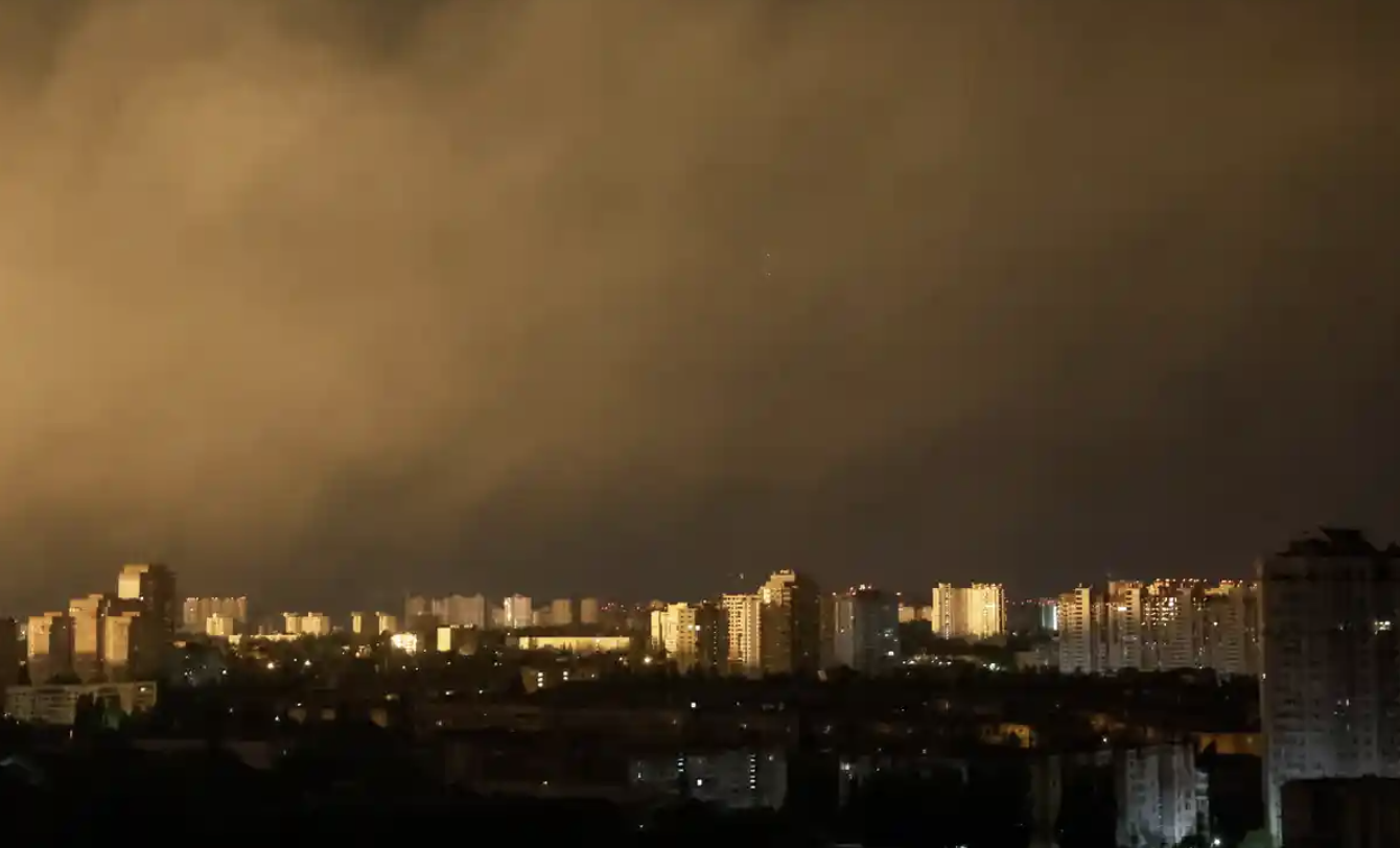Bombardamento di 'intensità eccezionale' tutta la notte su Kiev