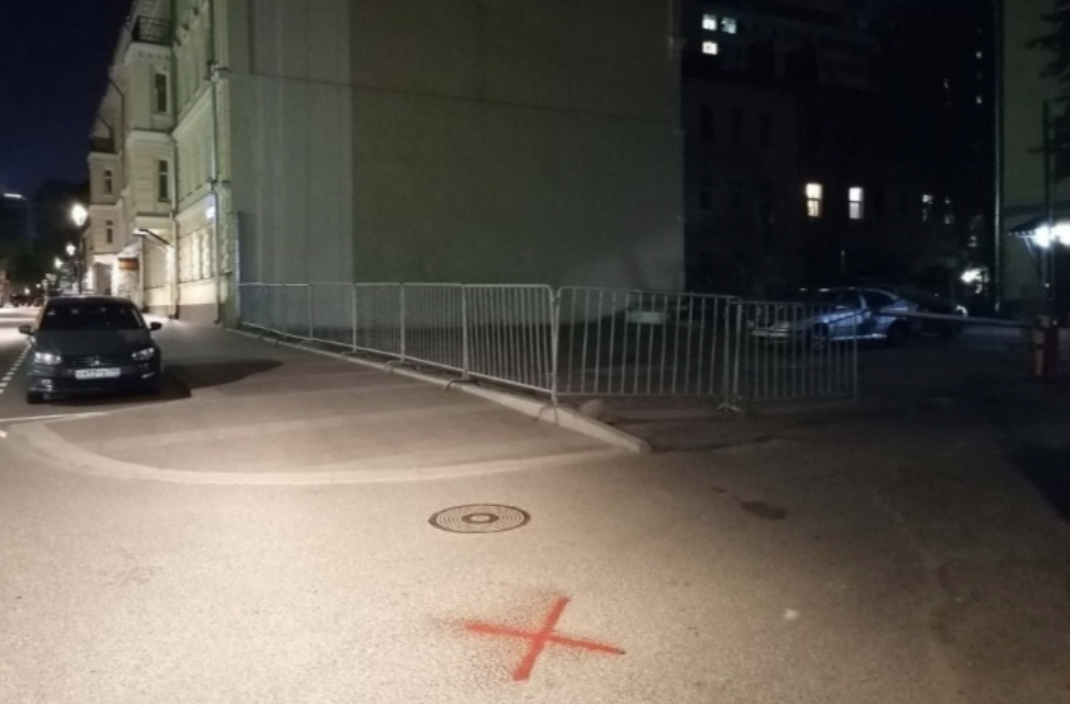 Mosca, arrestato per aver disegnato croci sull'asfalto: temevano fosse un segnale per i droni