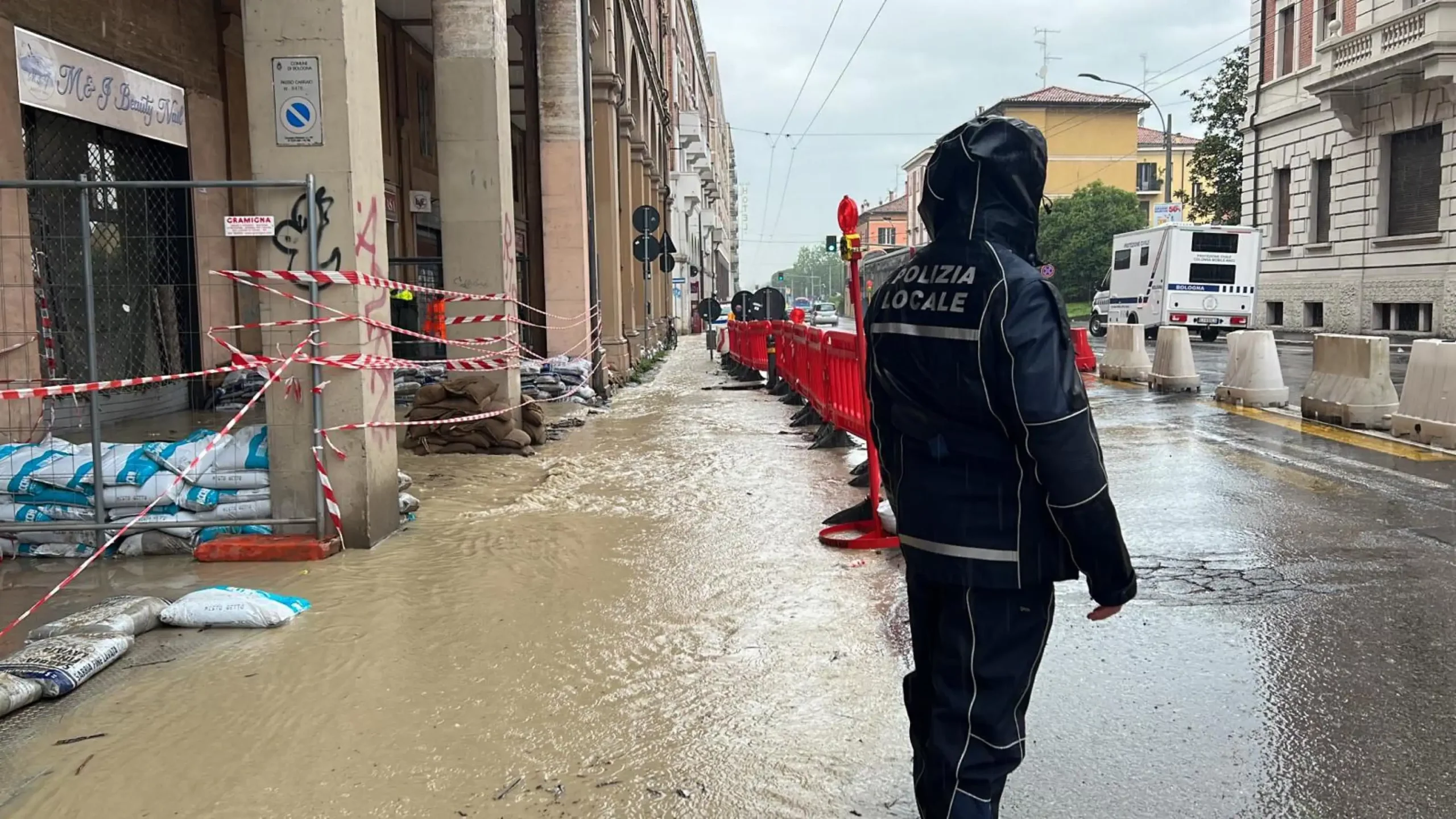 Maltempo, il sindaco di Bologna: "Evento senza precedenti, la conta dei danni sarà enorme"