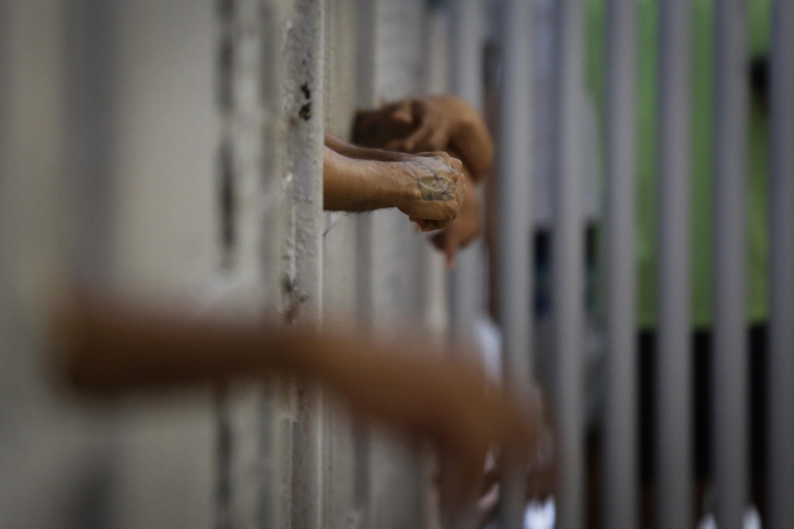 Incendio in una cella, detenuto muore intossicato: inutili i soccorsi